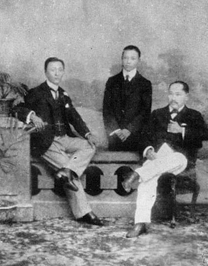 1903年，新加坡《海峽華人》雜志三位創辦人（從右至左）林文慶、伍連德、宋旺相，時稱“海峽華人三杰”.jpg