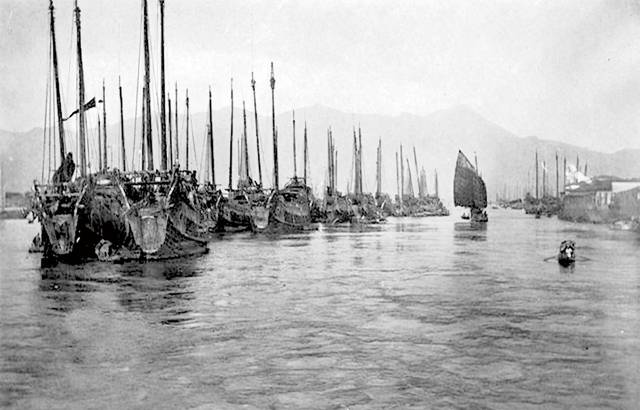 清末民初閩江上舟船往來，一片繁忙.jpg